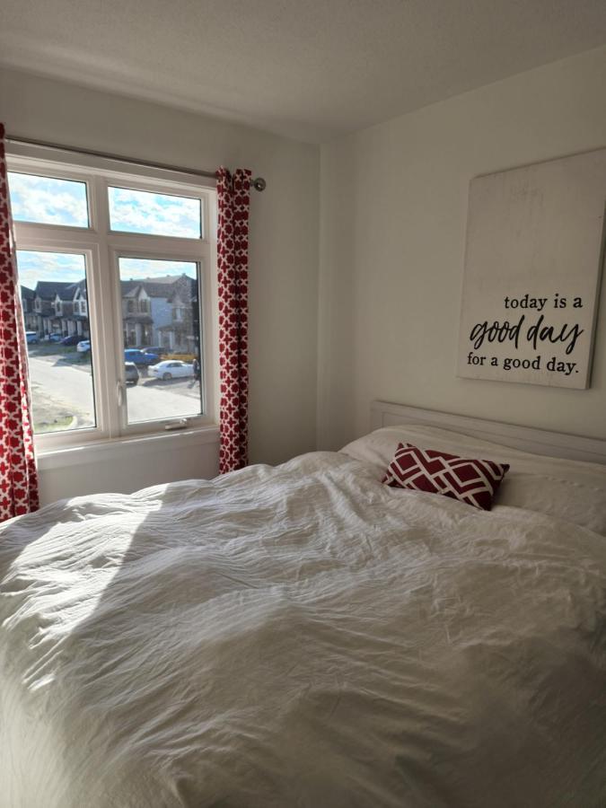 Place You Can Call Home !!! Near Ottawa Airport Eksteriør billede